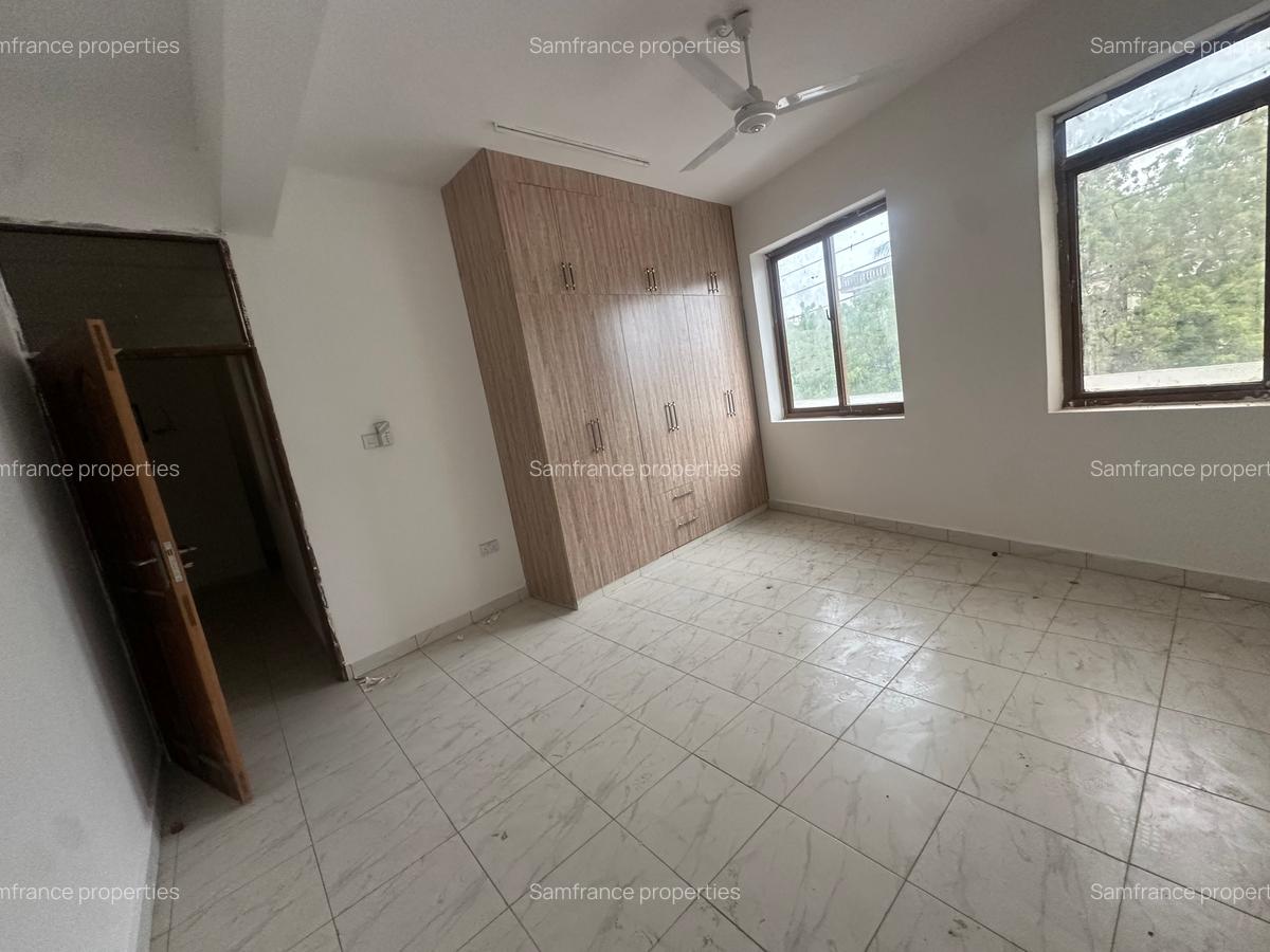 2 Bed Apartment with En Suite at Links Road - 4