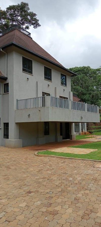 5 Bed Townhouse with En Suite at Spring Valley - 1