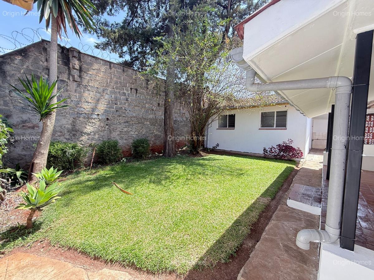 3 Bed House with En Suite at Lavington - 3