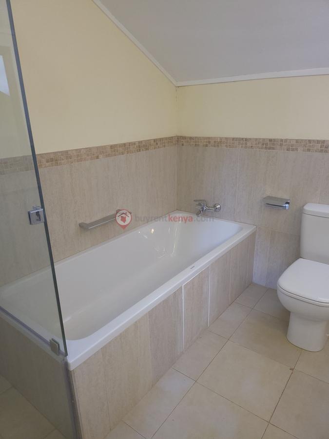 5 Bed Villa with En Suite in Karen Hardy - 12
