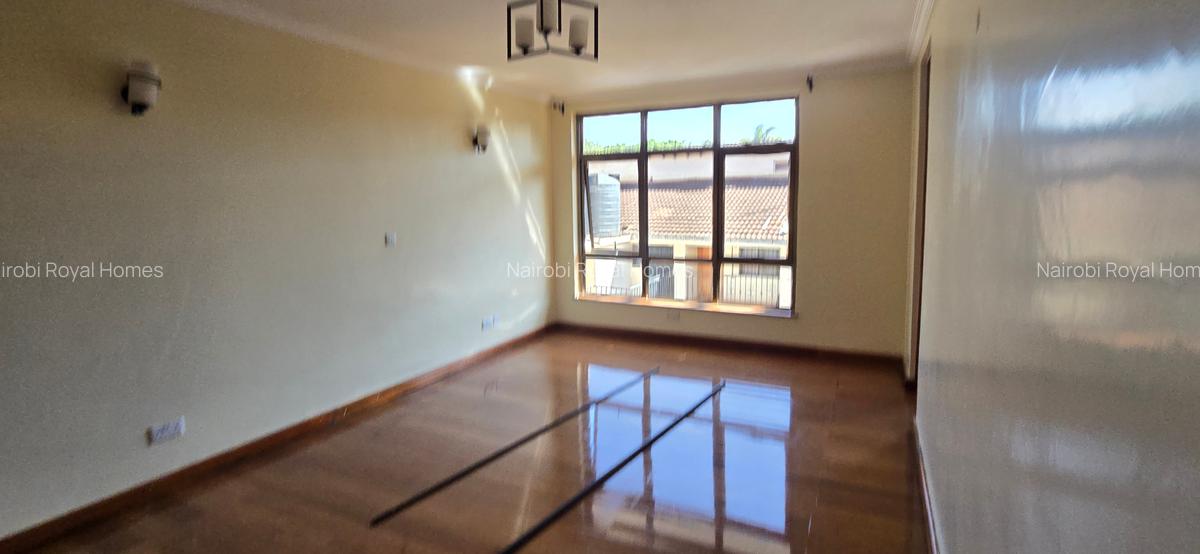6 Bed Townhouse with En Suite at Lavington Green - 8