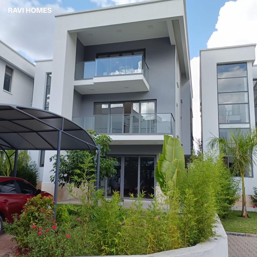 4 Bed Villa with En Suite in Lavington - 1
