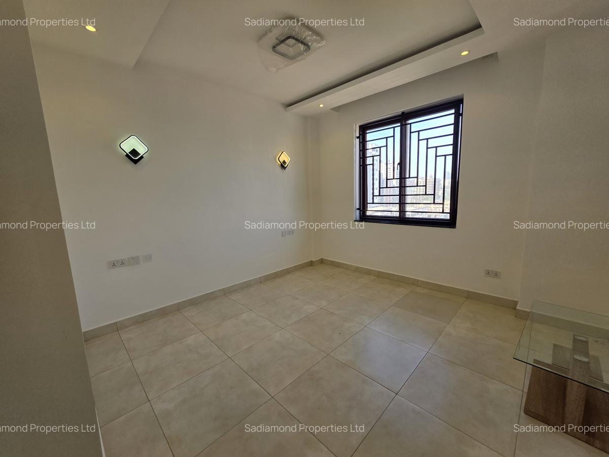 3 Bed Apartment with En Suite in Parklands - 5