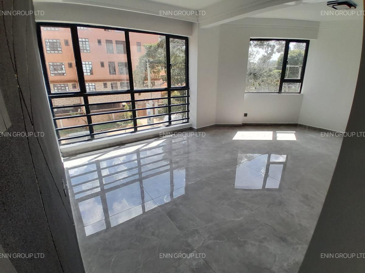 1 Bed Apartment with En Suite in Hurlingham - 2