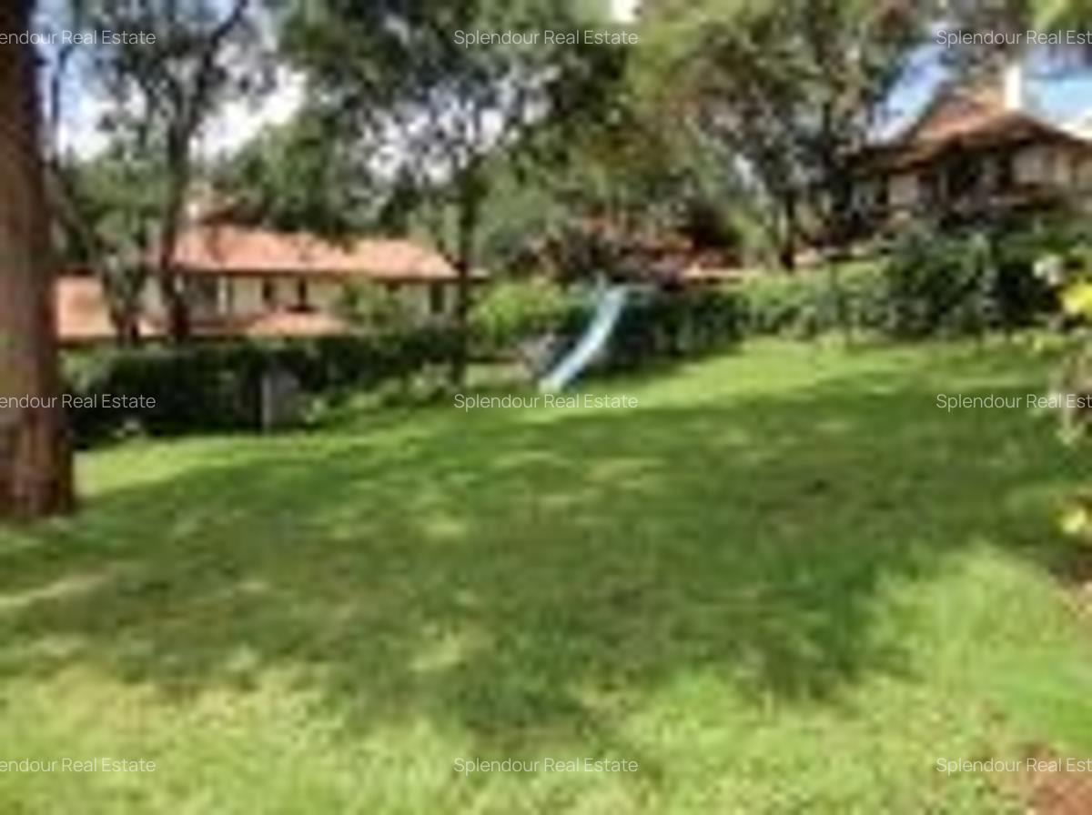 5 Bed Villa with En Suite in Rosslyn - 2