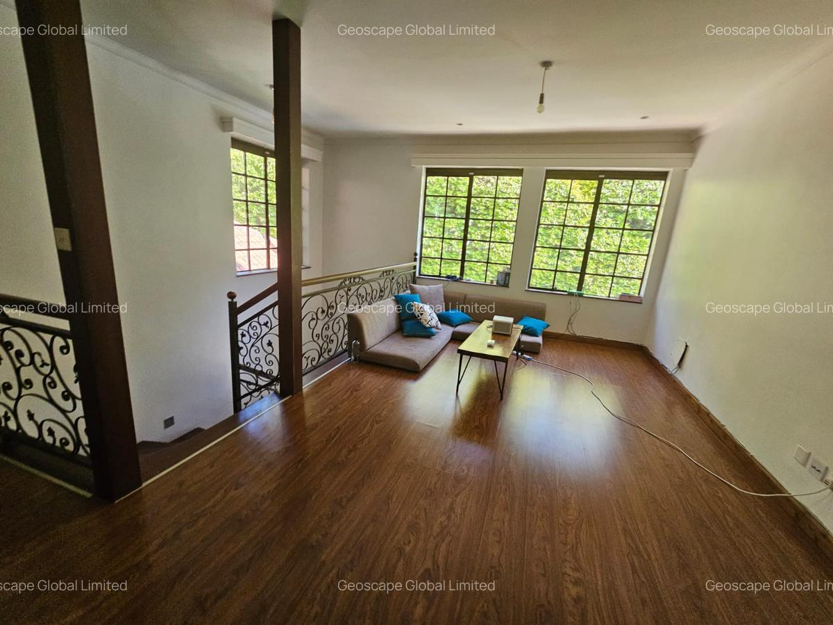 4 Bed House with En Suite in Spring Valley - 9