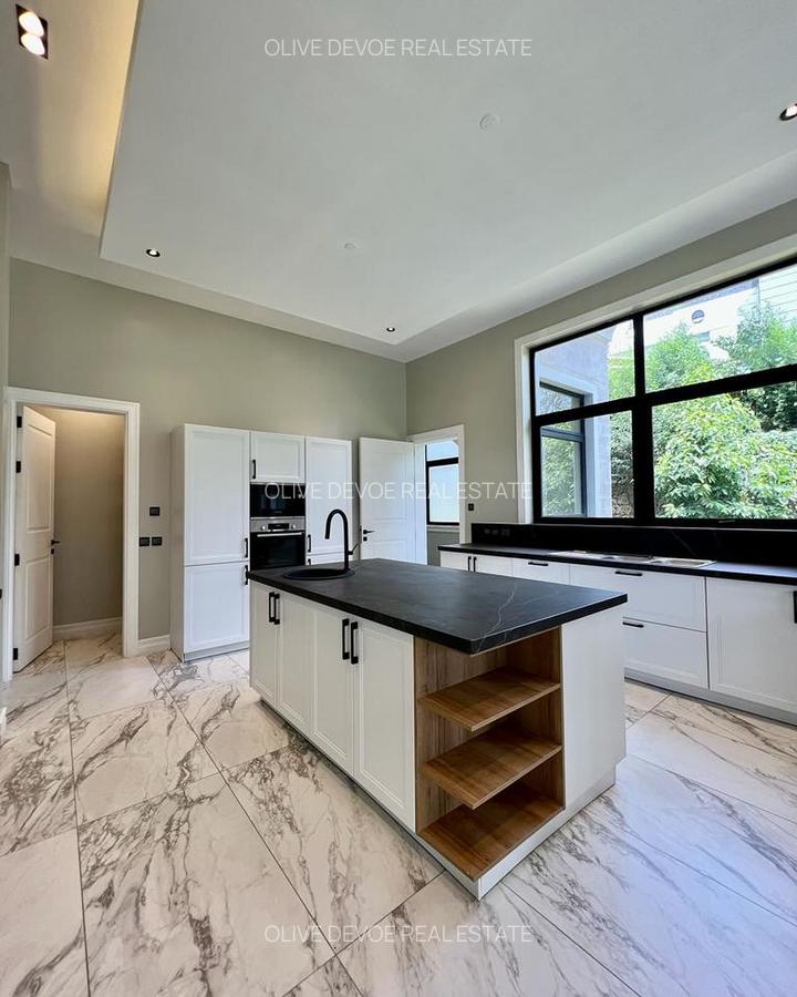 5 Bed Villa with En Suite in Loresho - 14