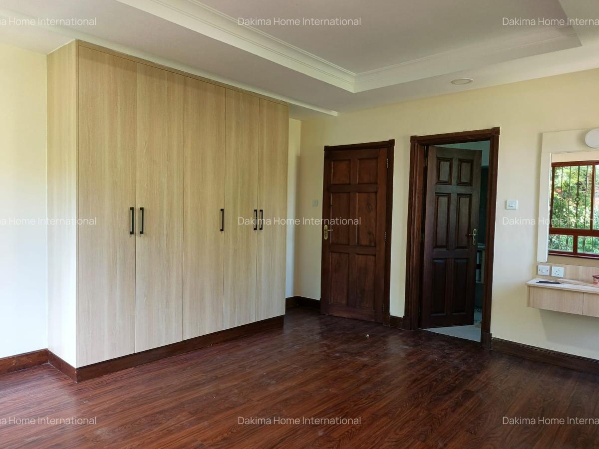 5 Bed Townhouse with En Suite in Spring Valley - 11