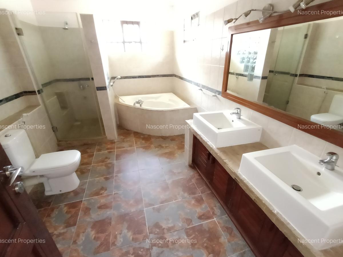 4 Bed Townhouse with En Suite in Spring Valley - 13