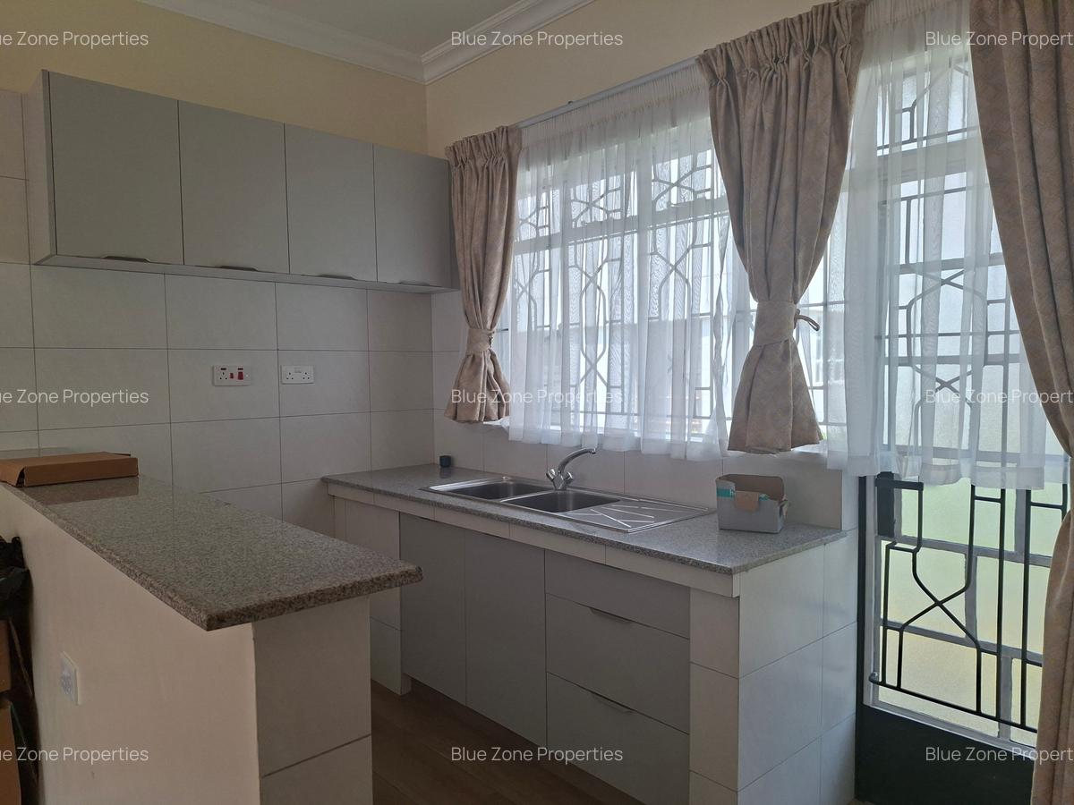 Furnished 2 Bed Apartment with En Suite at Close To Un - 4