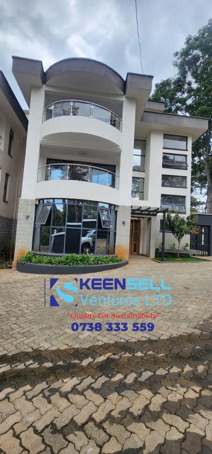 5 Bed House with En Suite in Lavington - 1