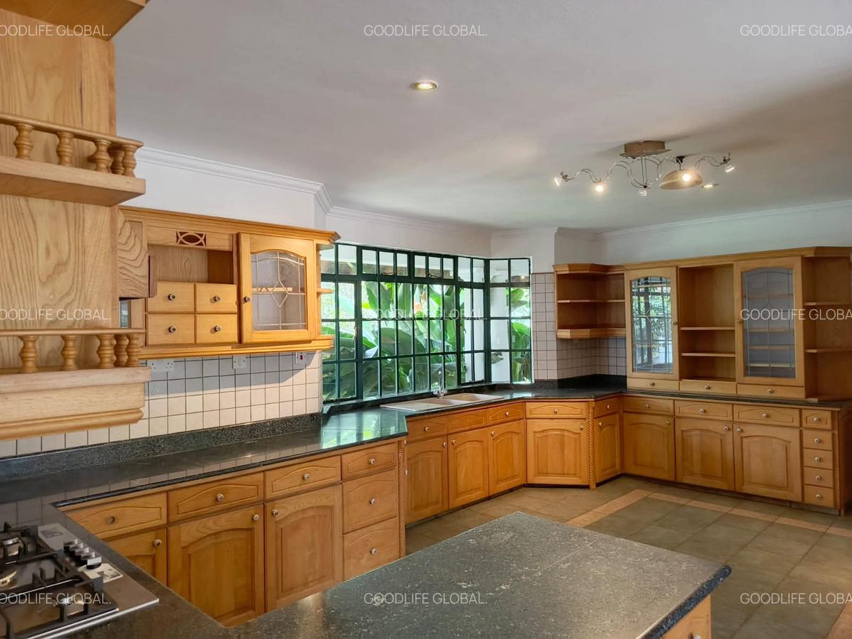 4 Bed House with En Suite at Ridgeways - 11