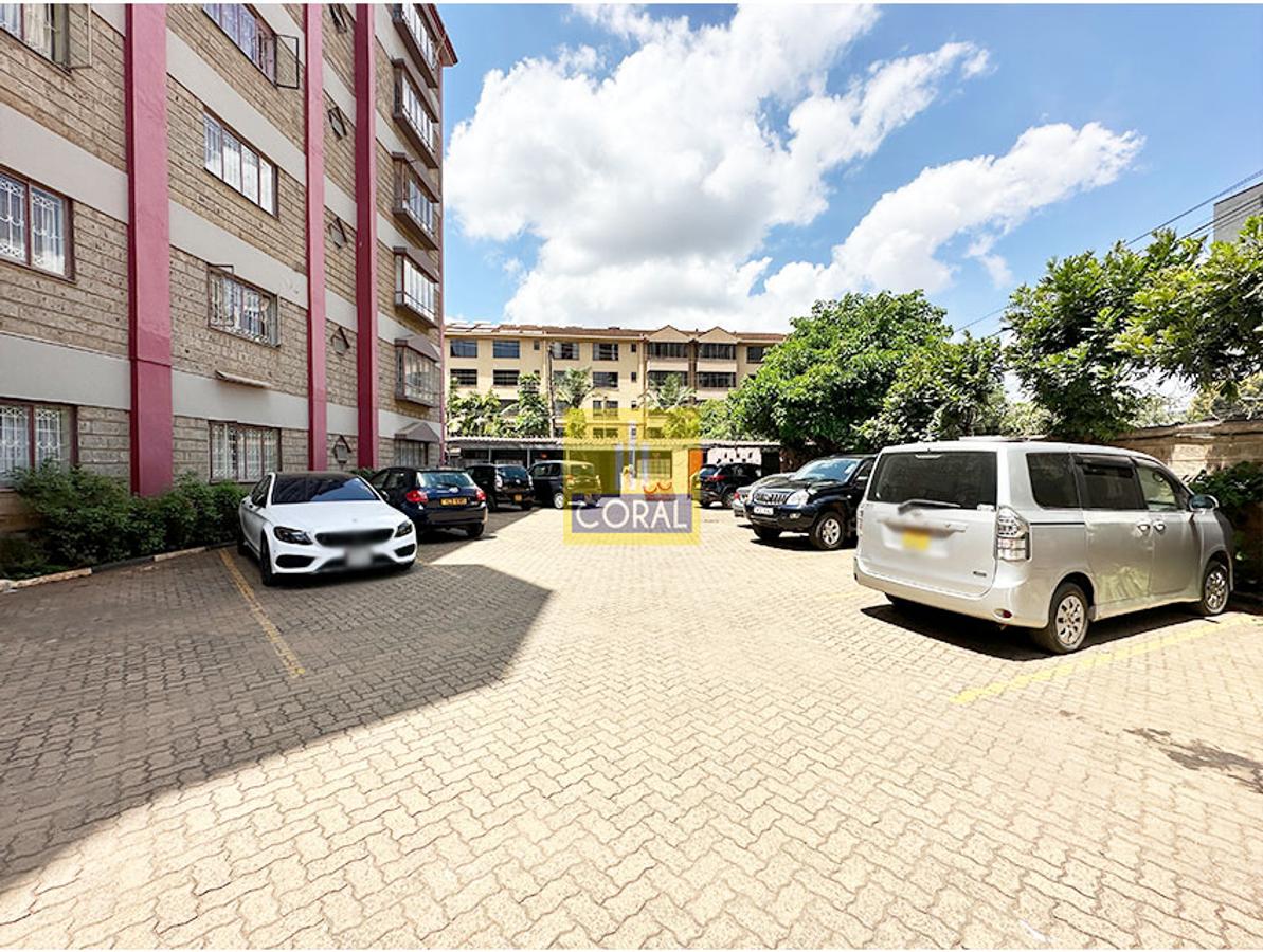 4 Bed Apartment in Parklands - 16