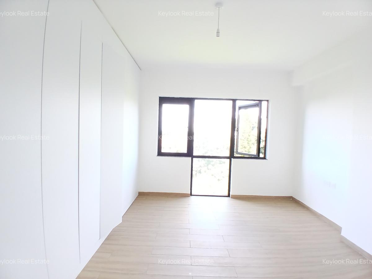 3 Bed Apartment with En Suite at Lavington - 15