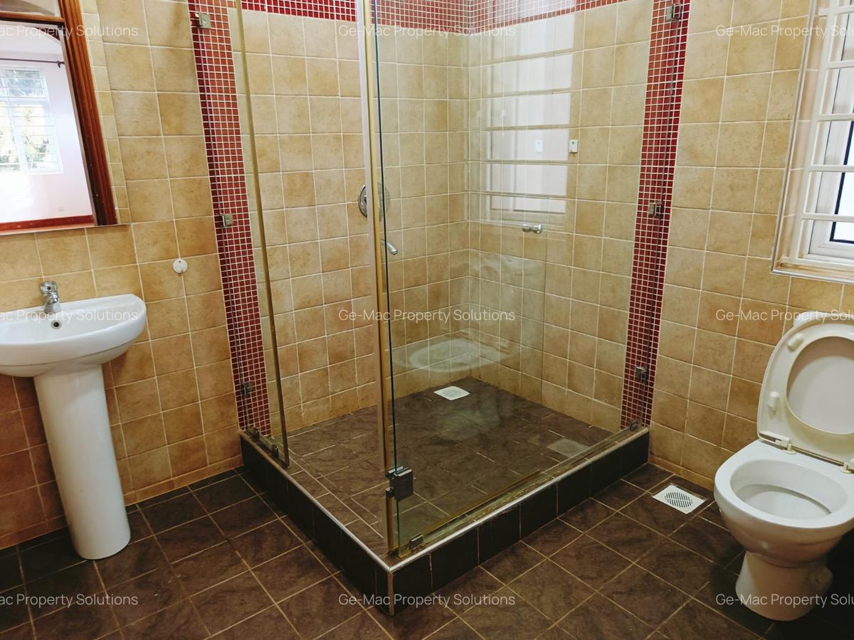 5 Bed House with En Suite in Rosslyn - 19