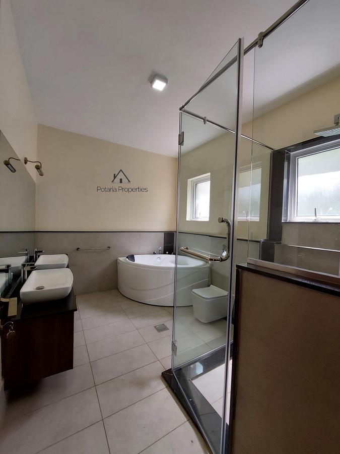 5 Bed House with En Suite in Lavington - 5