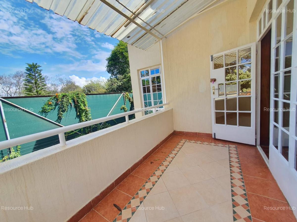 5 Bed House with En Suite at Kyuna - 8