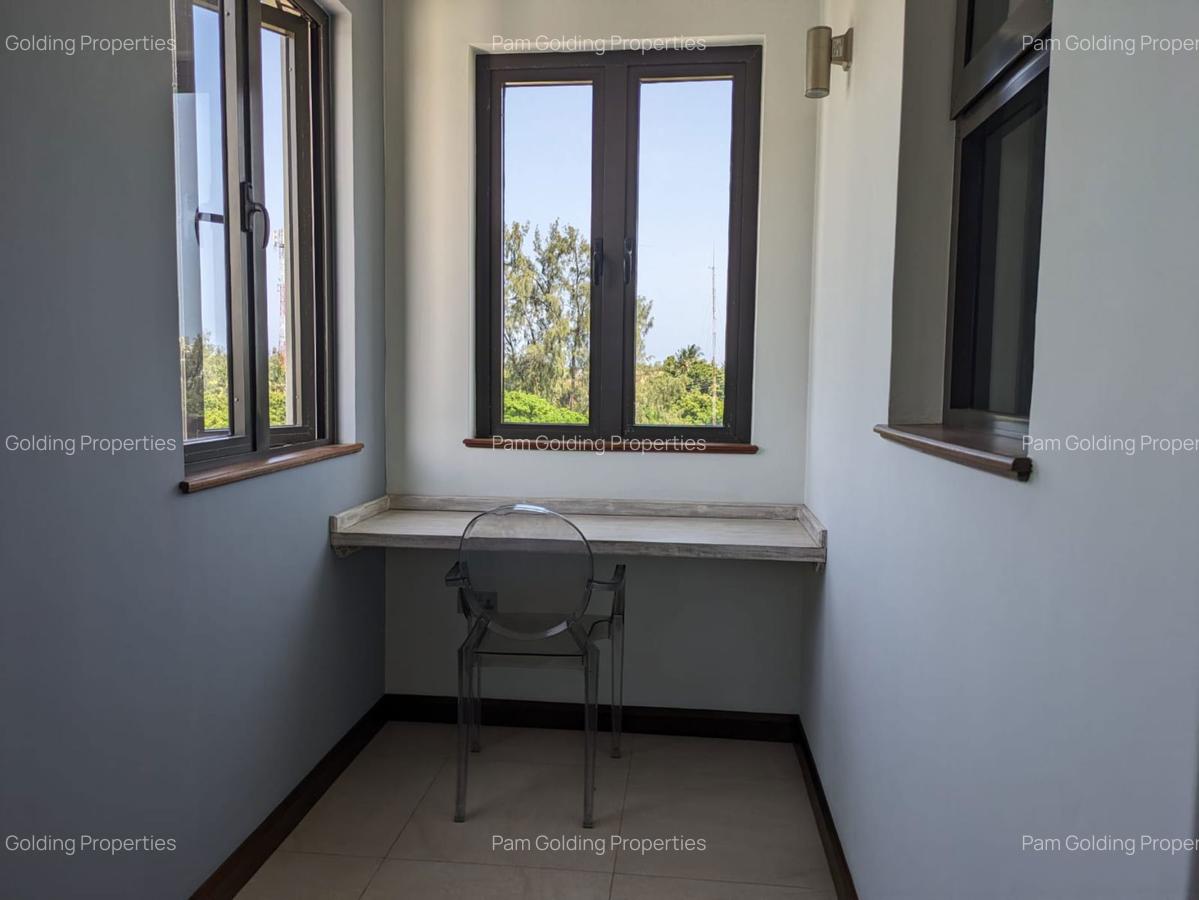 2 Bed Apartment with En Suite in Nyali Area - 10