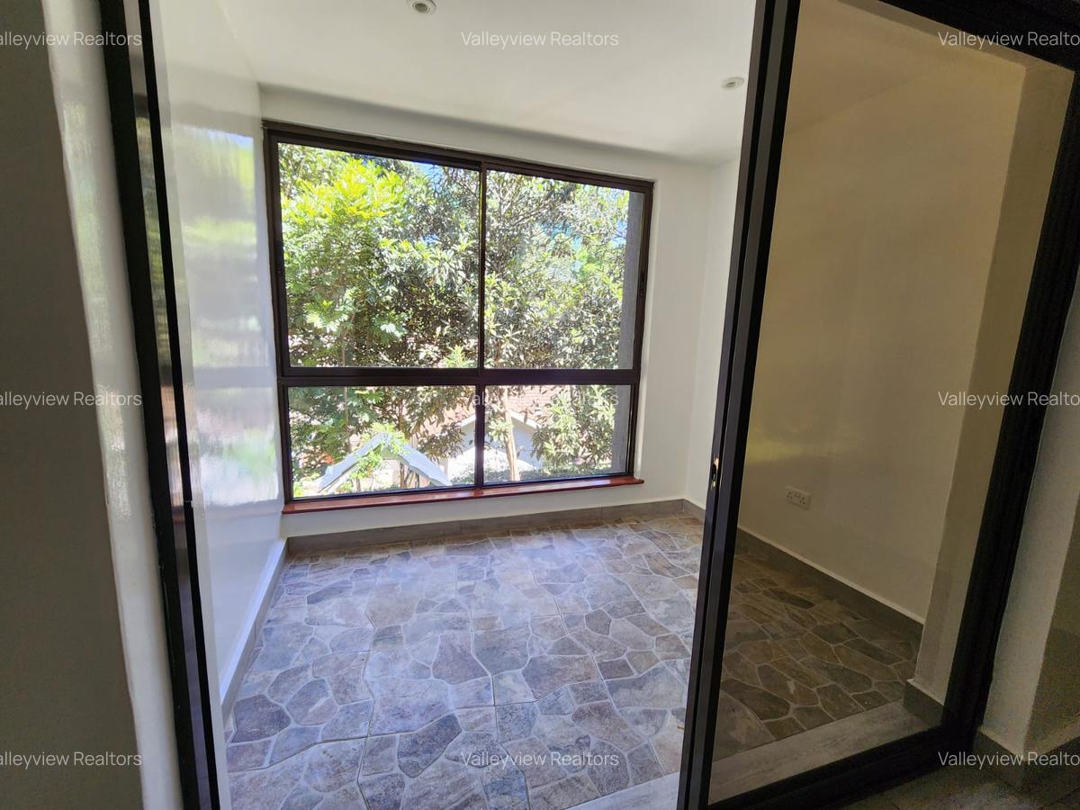 3 Bed Townhouse with En Suite at Riverside - 17