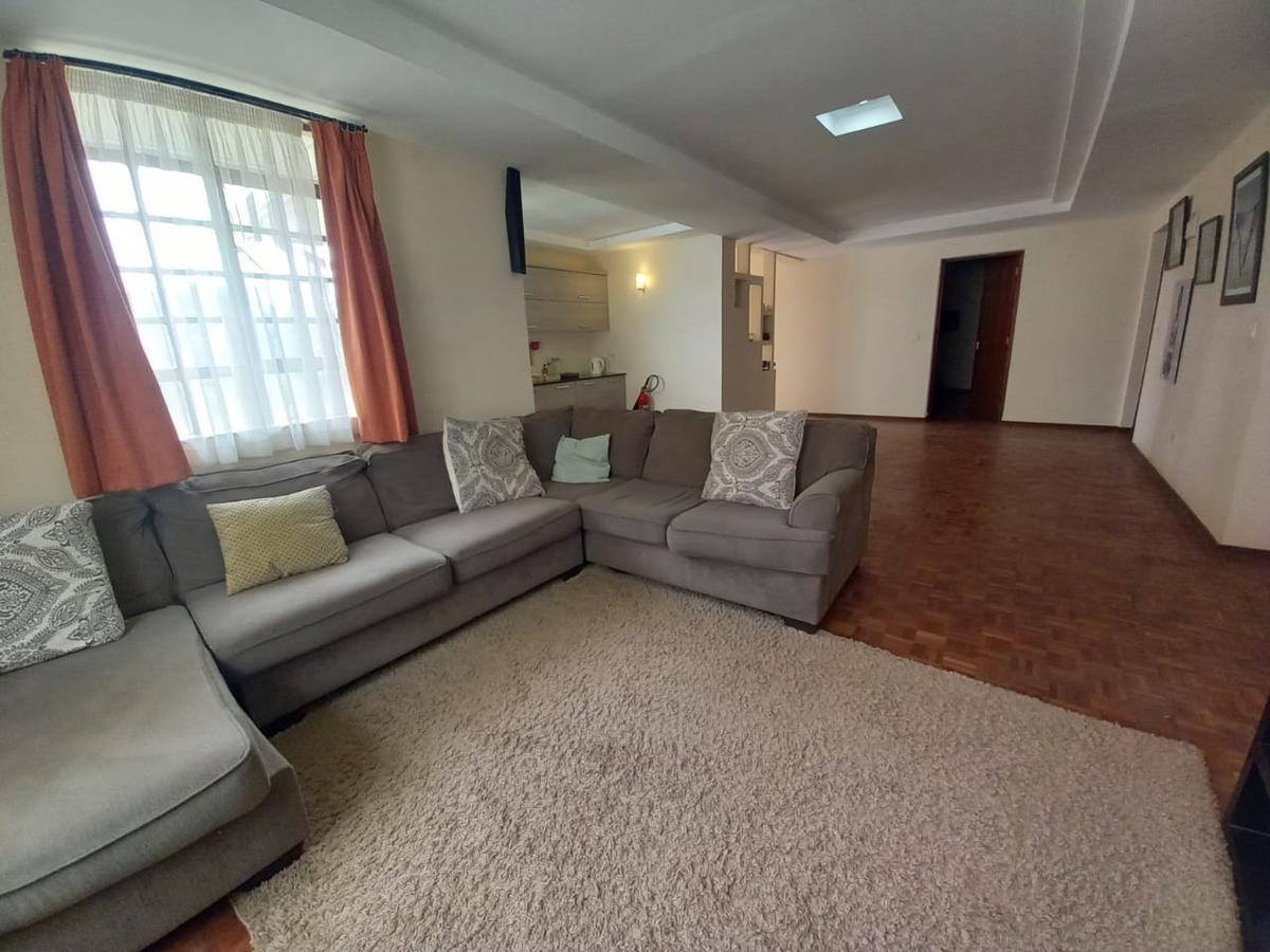 5 Bed Townhouse with En Suite in Lavington - 3