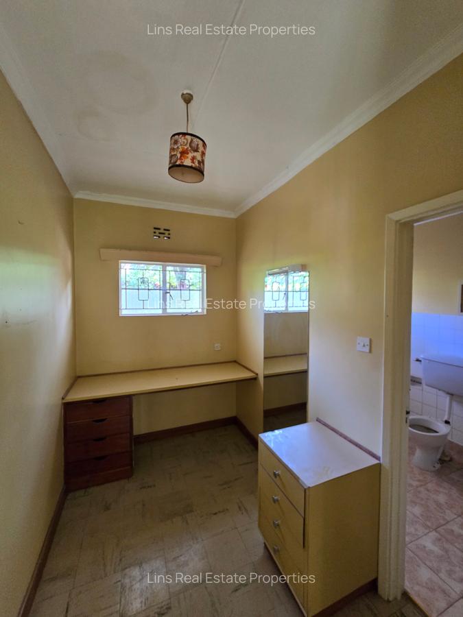4 Bed House with En Suite in Runda - 17