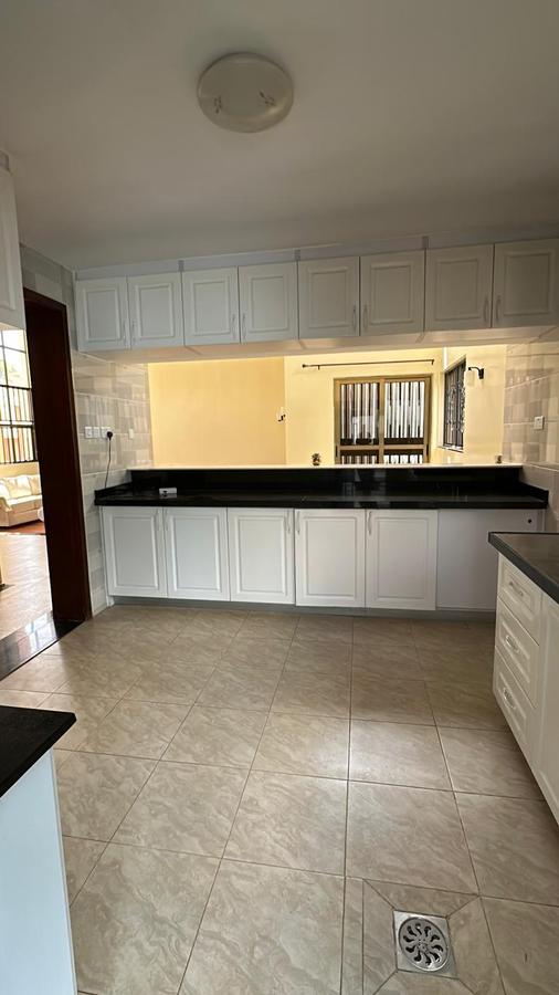 5 Bed Villa with En Suite at Lavington - 6