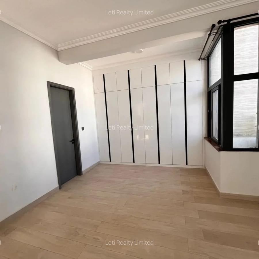 5 Bed Townhouse with En Suite in Lavington - 5