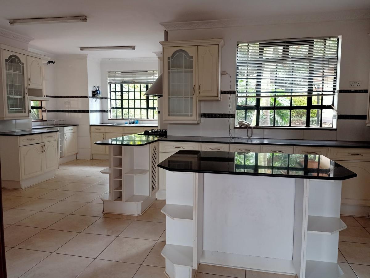 4 Bed House with En Suite in Runda - 10