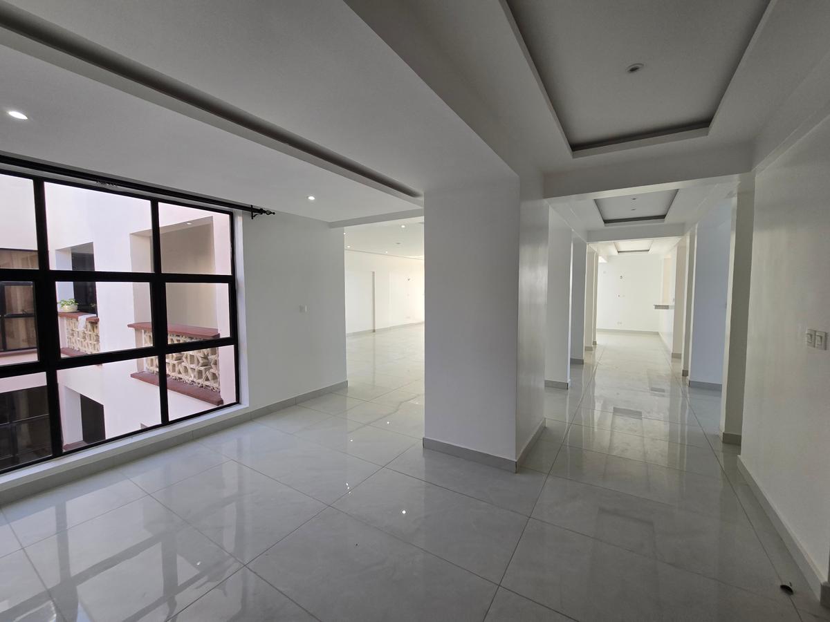 4 Bed Apartment with En Suite in Nyali Area - 4