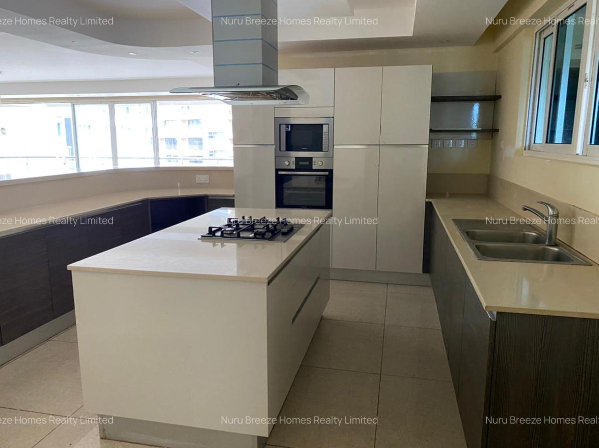 3 Bed Apartment with En Suite in Riverside - 8