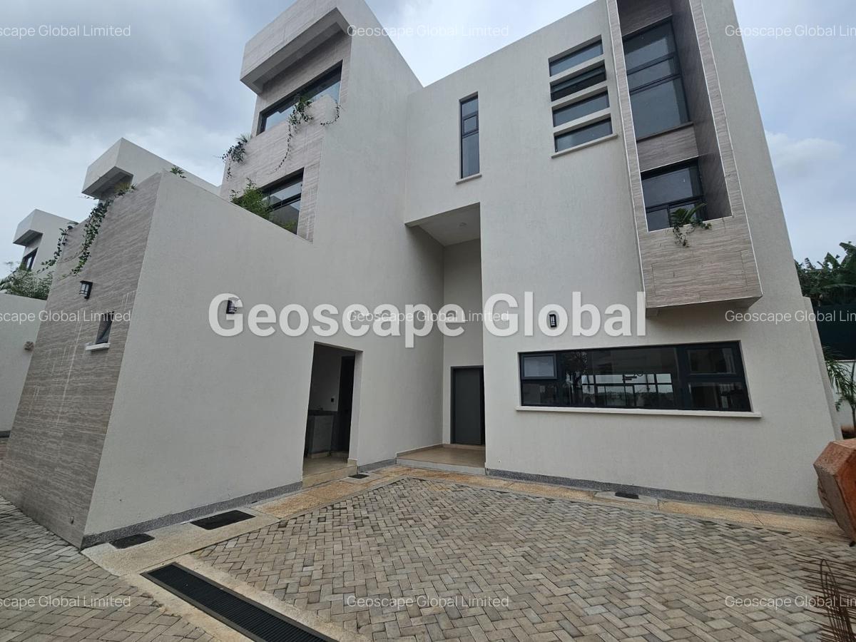 5 Bed House with En Suite in Lavington - 11