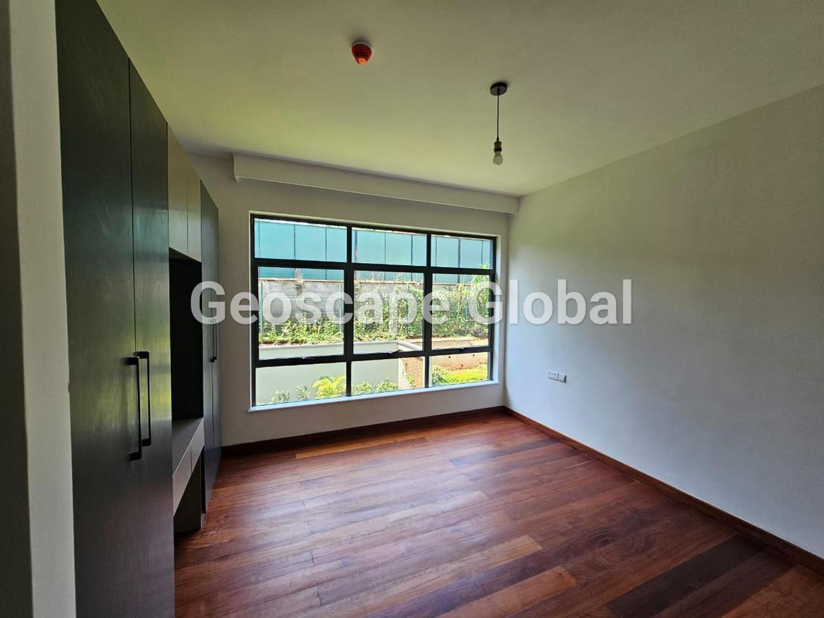 4 Bed Townhouse with En Suite in Rosslyn - 7