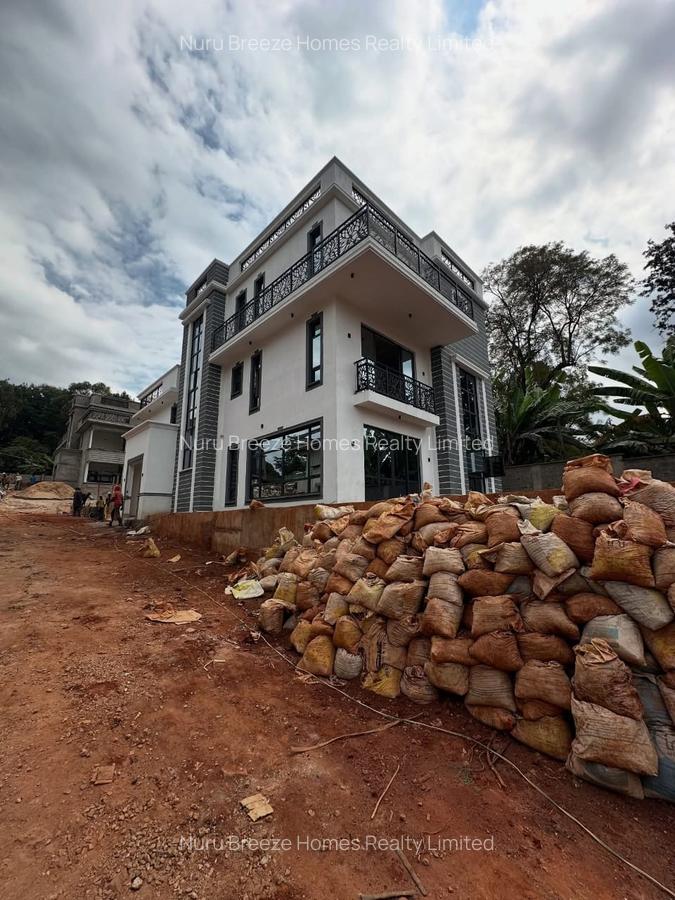 5 Bed Townhouse with En Suite in Lavington - 12