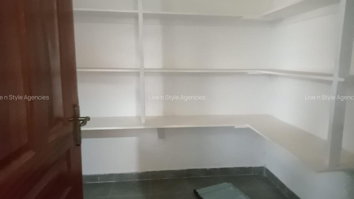 5 Bed Townhouse with En Suite in Runda - 10