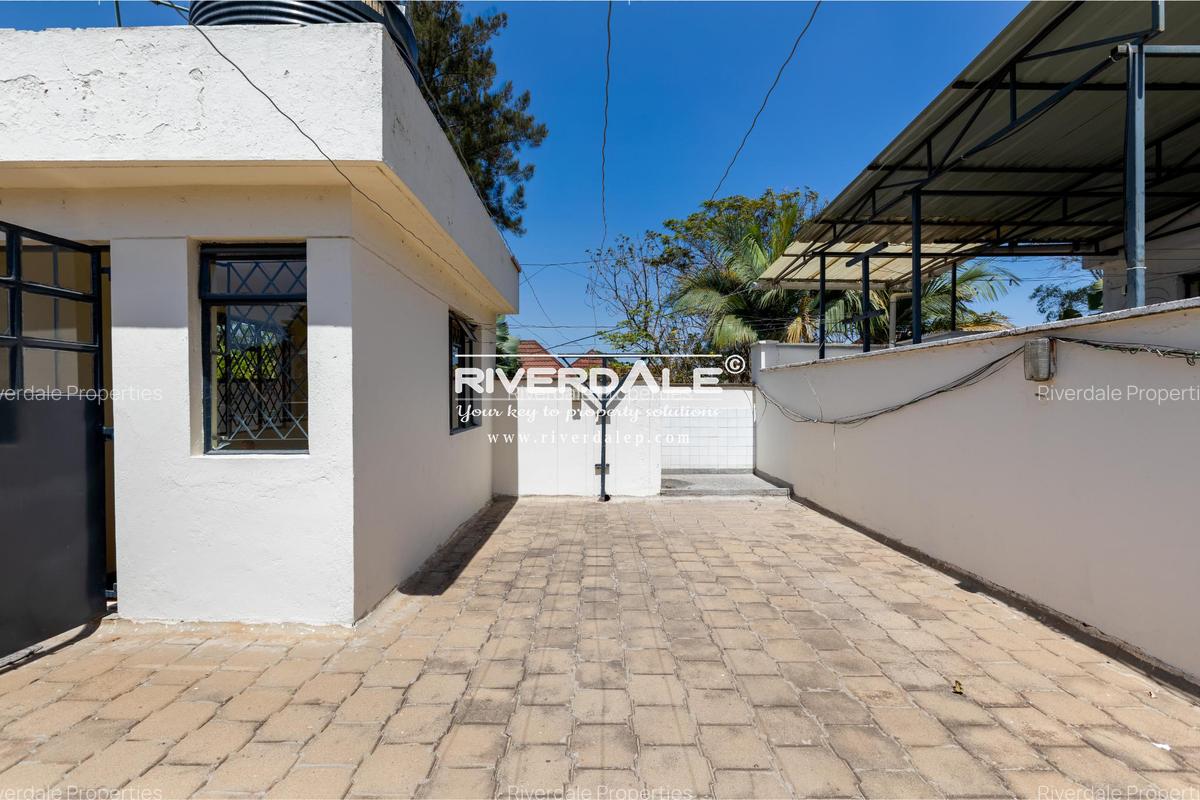 5 Bed Townhouse with En Suite in Lavington - 16