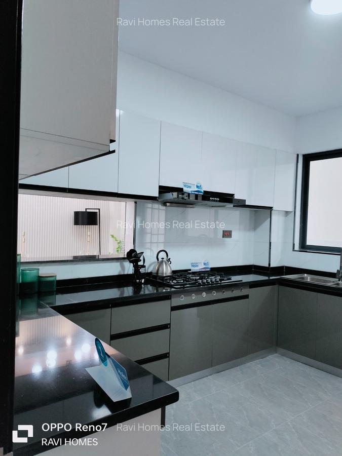 3 Bed Apartment with En Suite in Brookside - 5