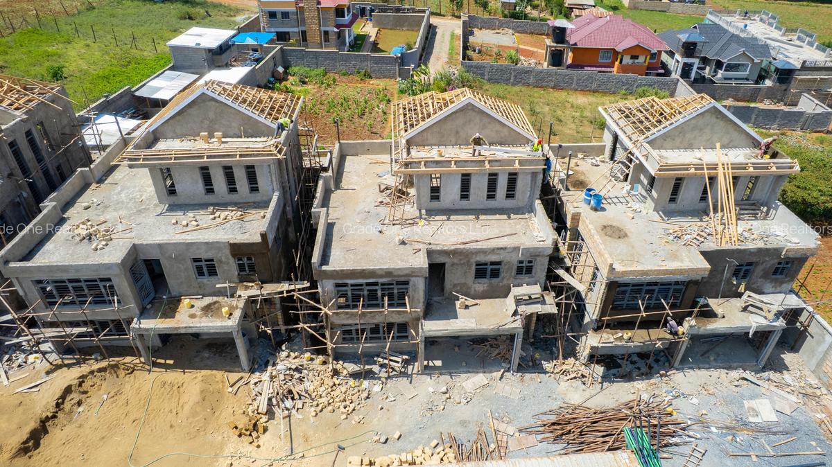 5 Bed Townhouse with En Suite at Karai - 3