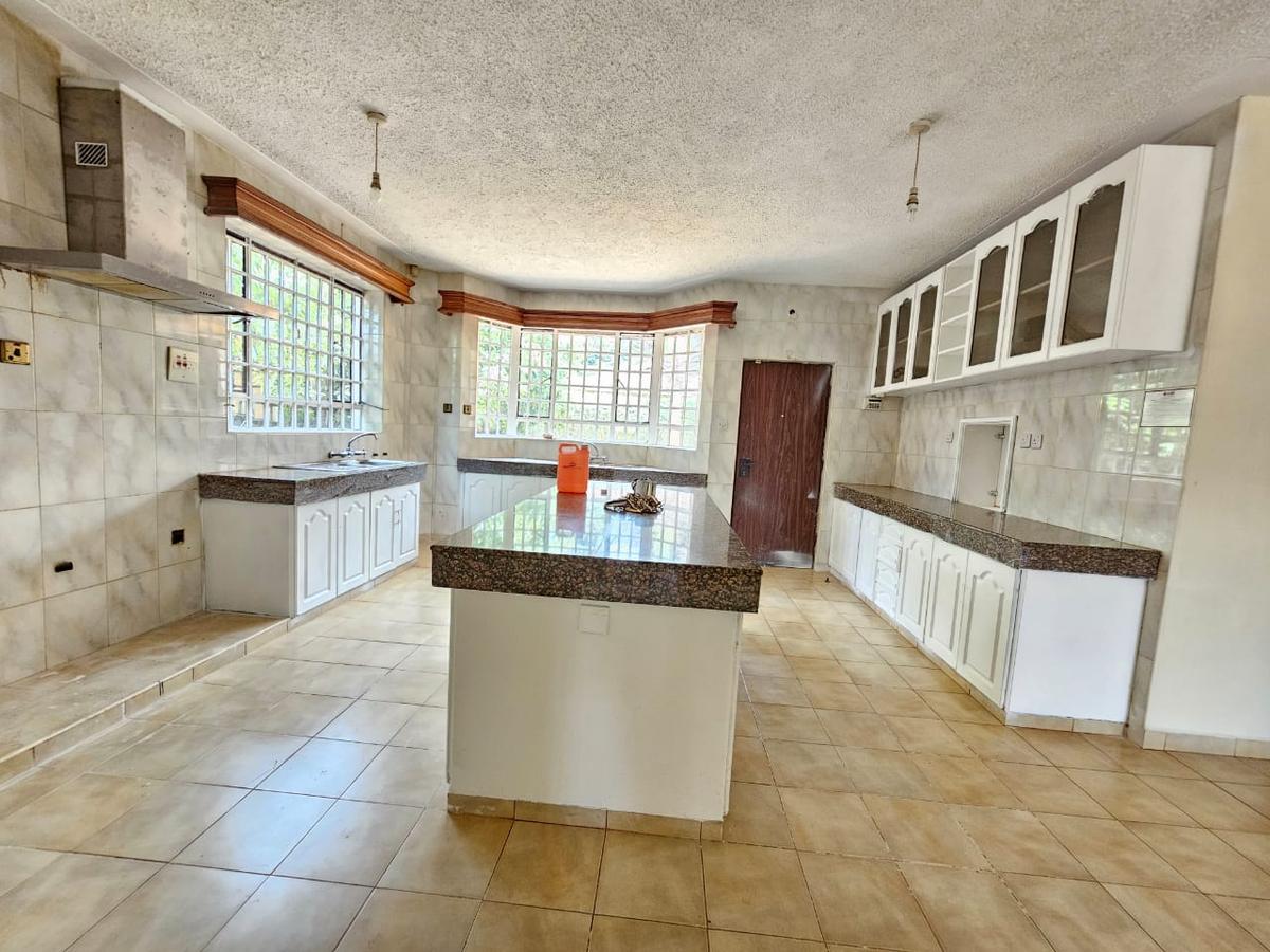 5 Bed House with En Suite in Runda - 6