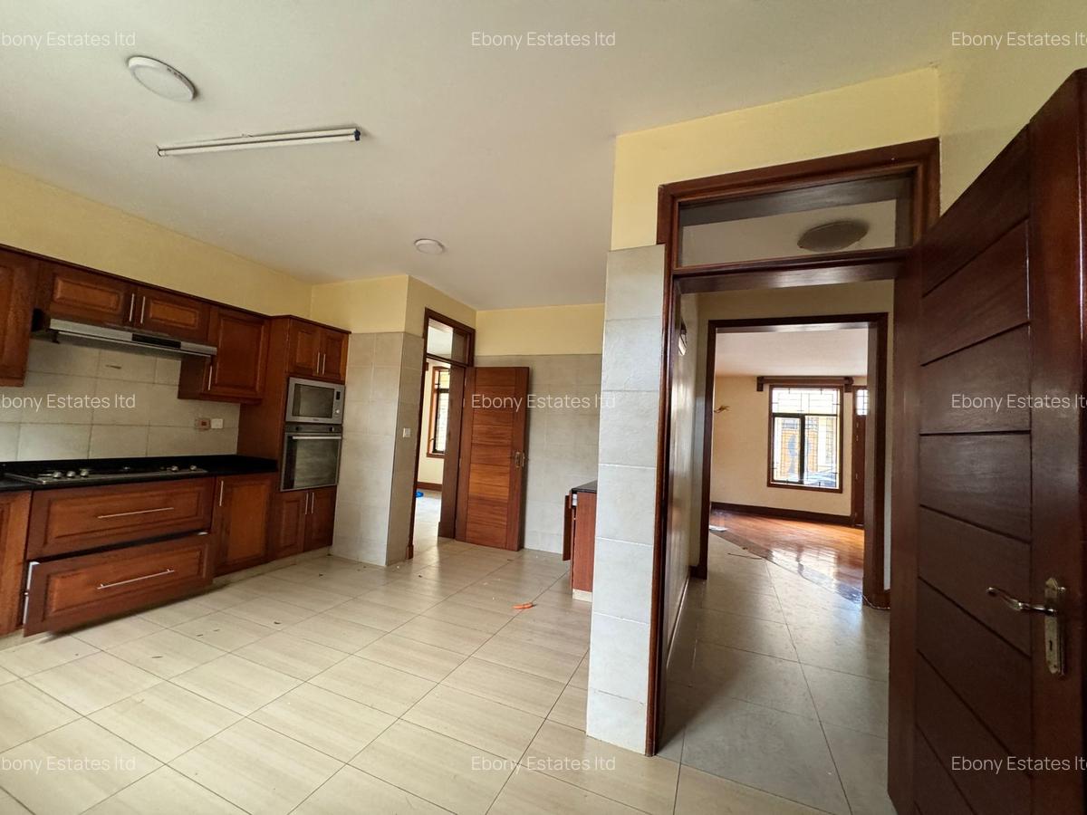 5 Bed Townhouse with En Suite in Lavington - 15