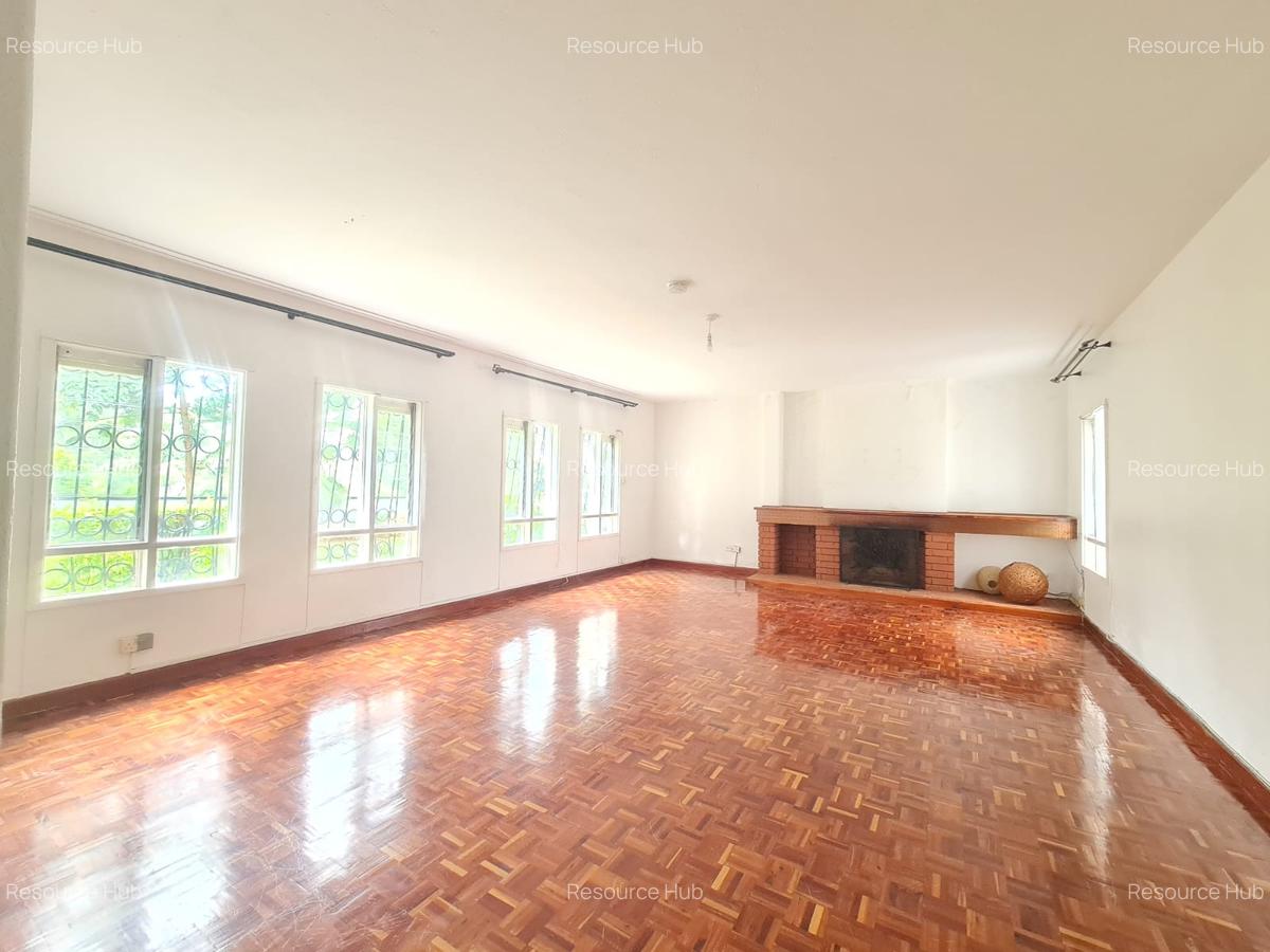 4 Bed House with En Suite at Hillview - 6
