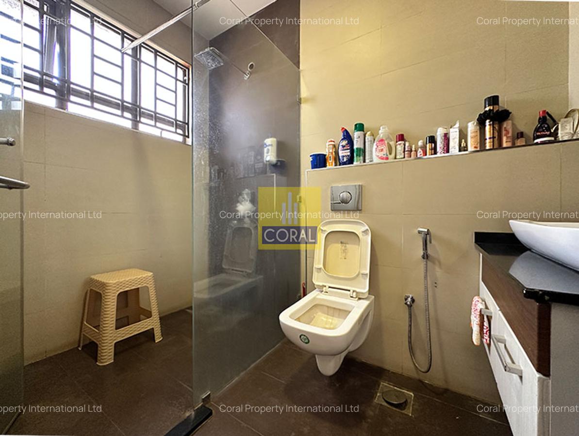 4 Bed Apartment with Borehole in Parklands - 16