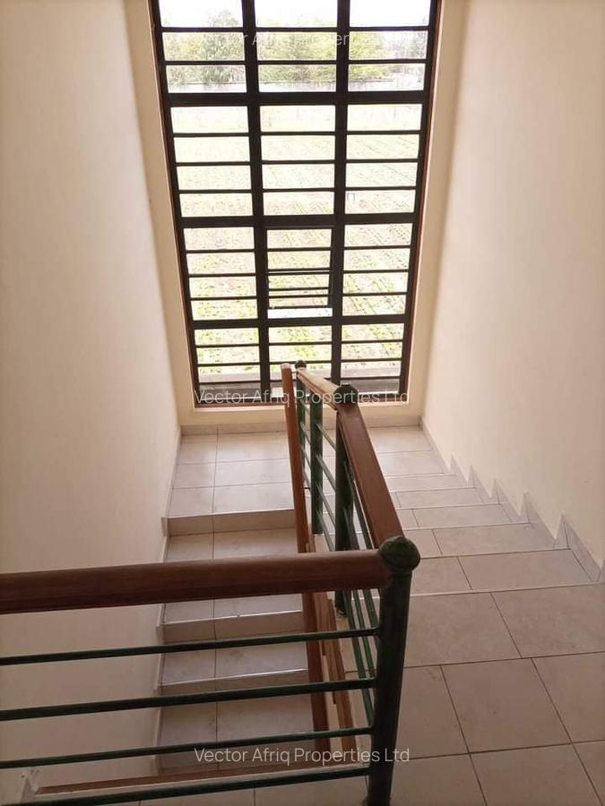 4 Bed House with En Suite at Acacia - 9