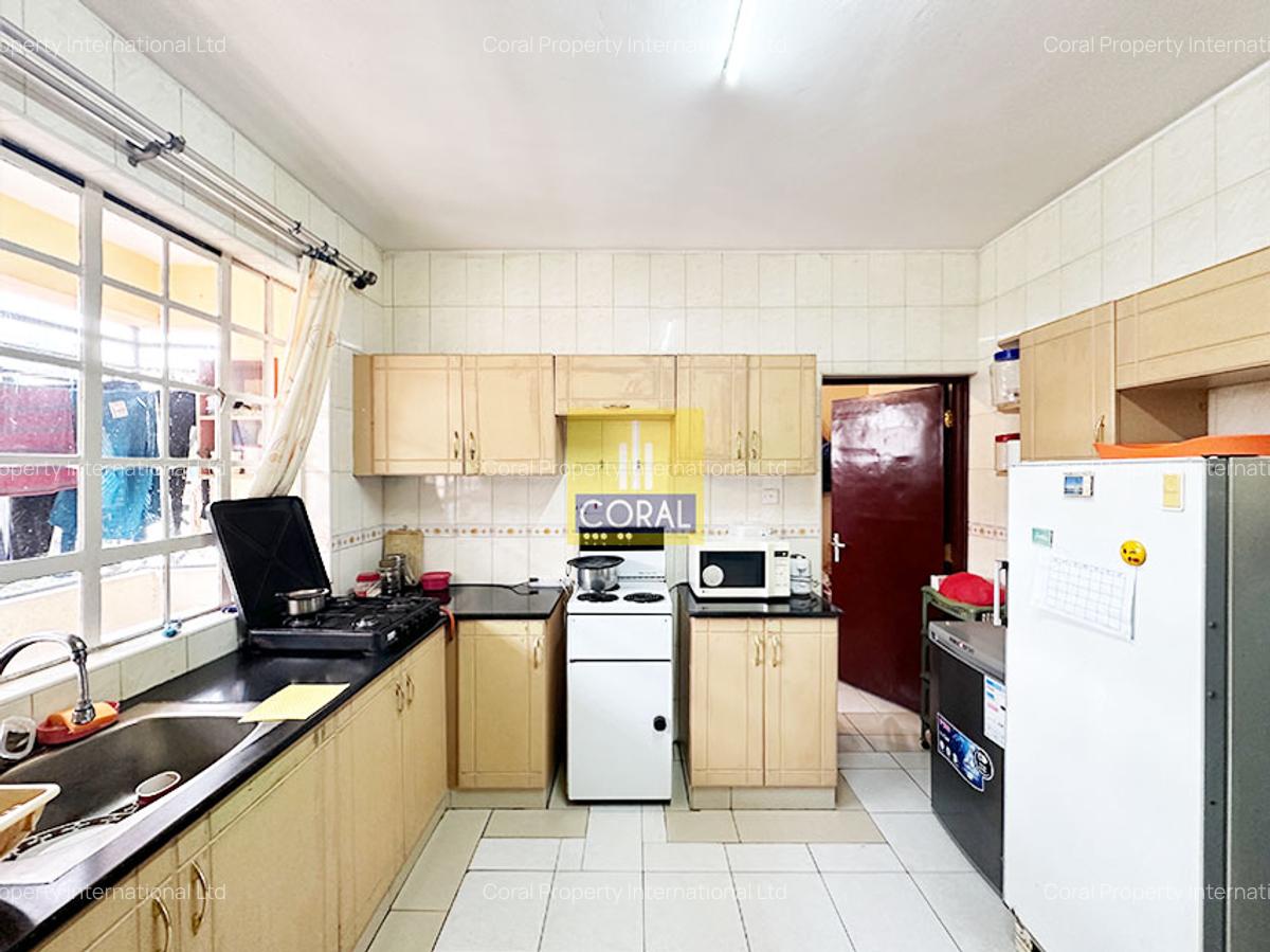 3 Bed Apartment with En Suite in Parklands - 5