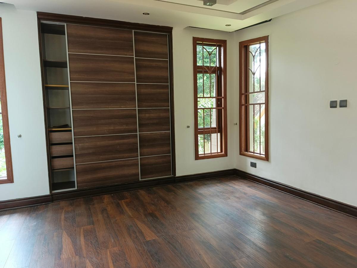 6 Bed House with En Suite in Kyuna - 10