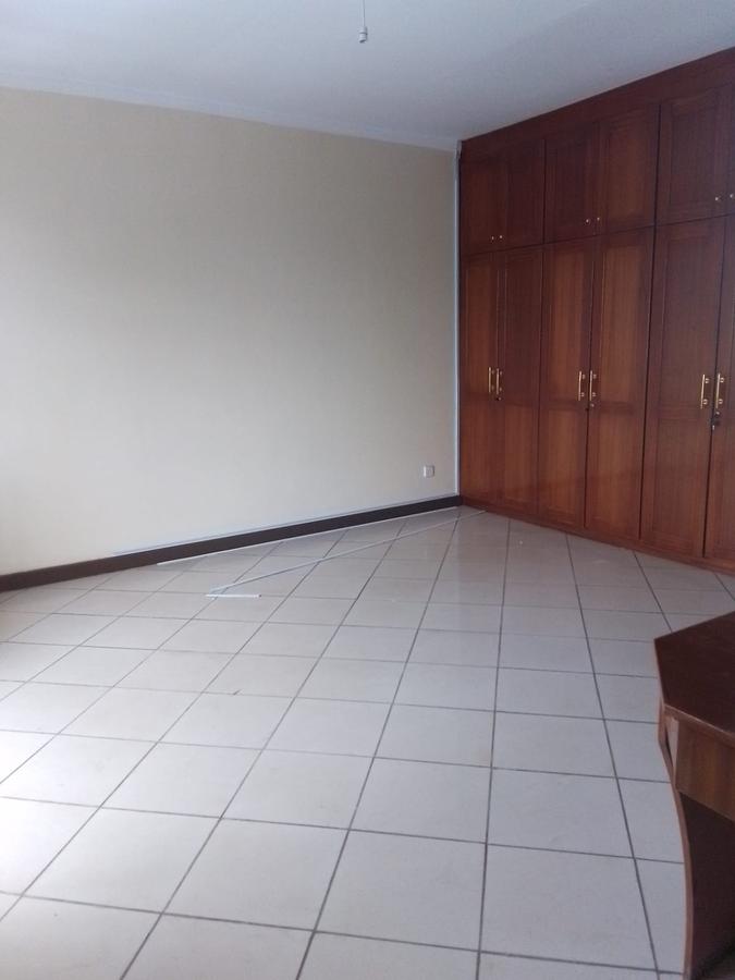 1,600 ft² Office in Hurlingham - 2