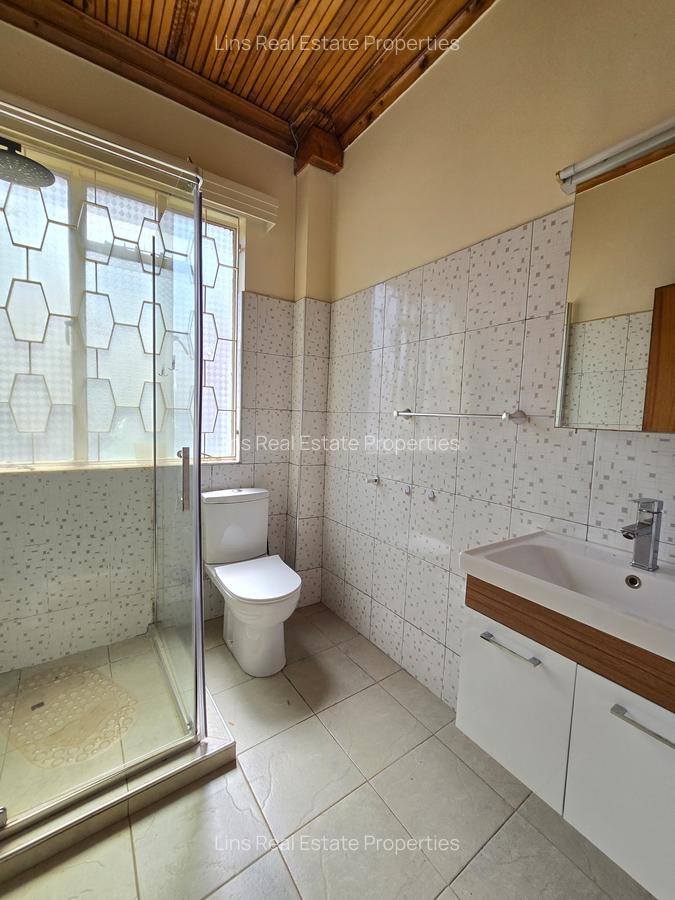 4 Bed House with En Suite in Runda - 12