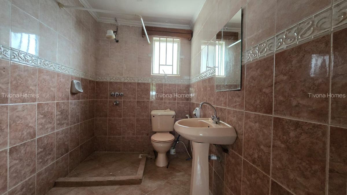 4 Bed House with En Suite in Lavington - 16