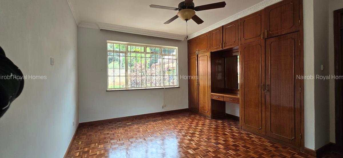 5 Bed House with En Suite at Mimosa Drive - 16