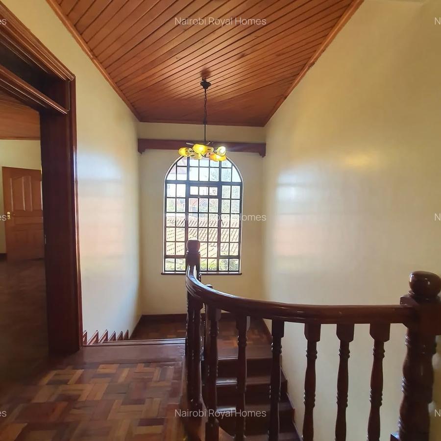 4 Bed Townhouse with En Suite at Lavington - 5
