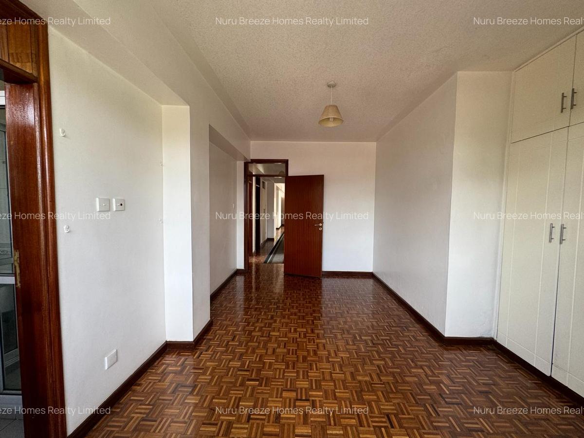 3 Bed Apartment with En Suite in Brookside - 7